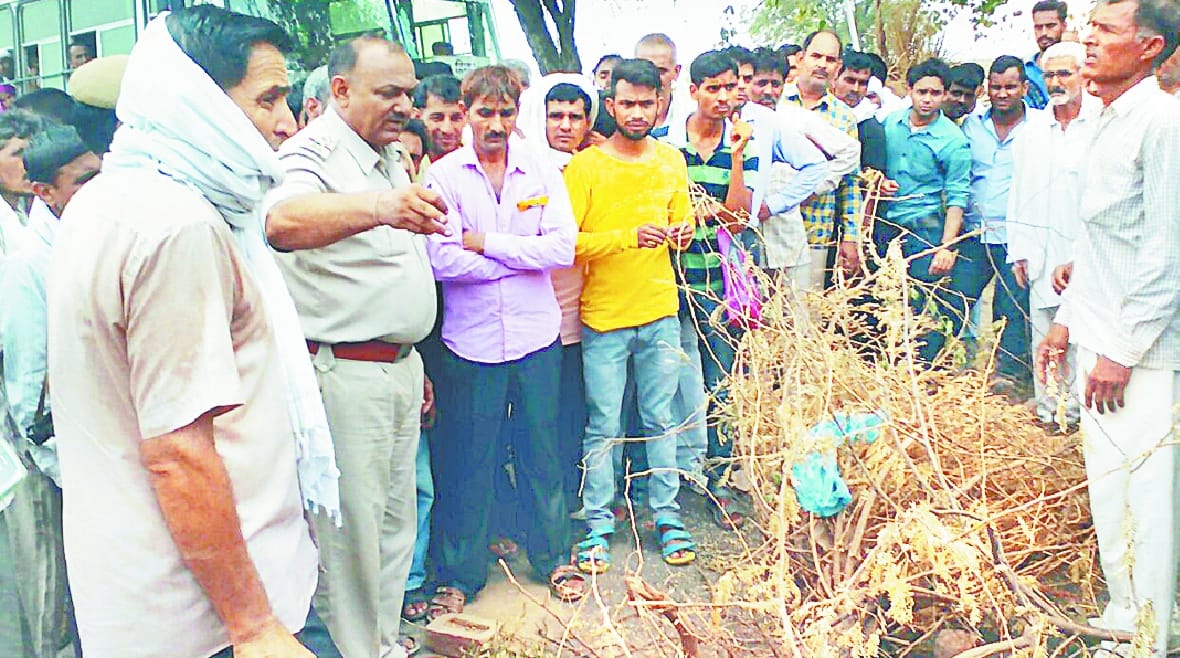 The police chased the villagers blocked