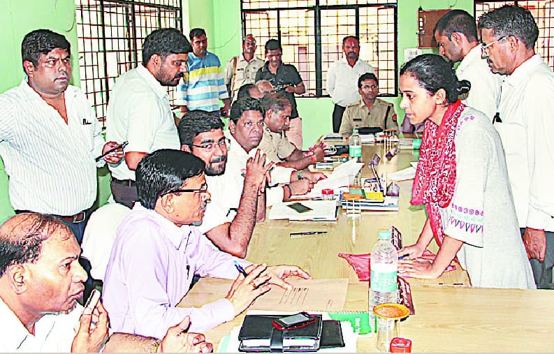 Complaints huge army of officials