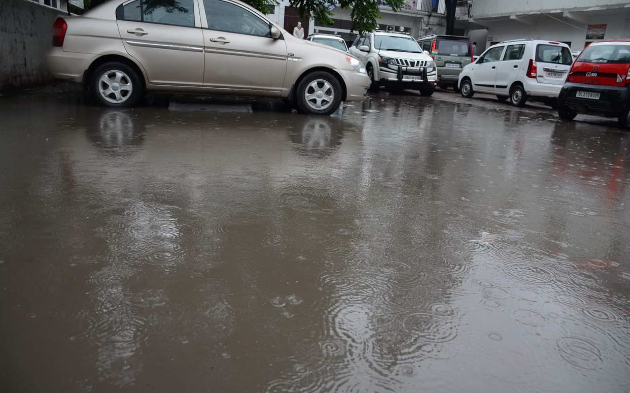 rain heavily in dehradun