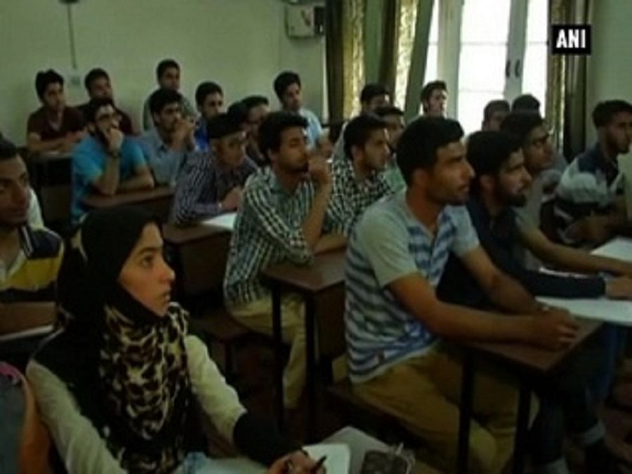 श्रीनगर के छात्रों ने की आईआईटी परीक्षा पास