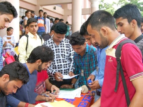 student broudht 1800 prospectst in  bilaspur college in two days