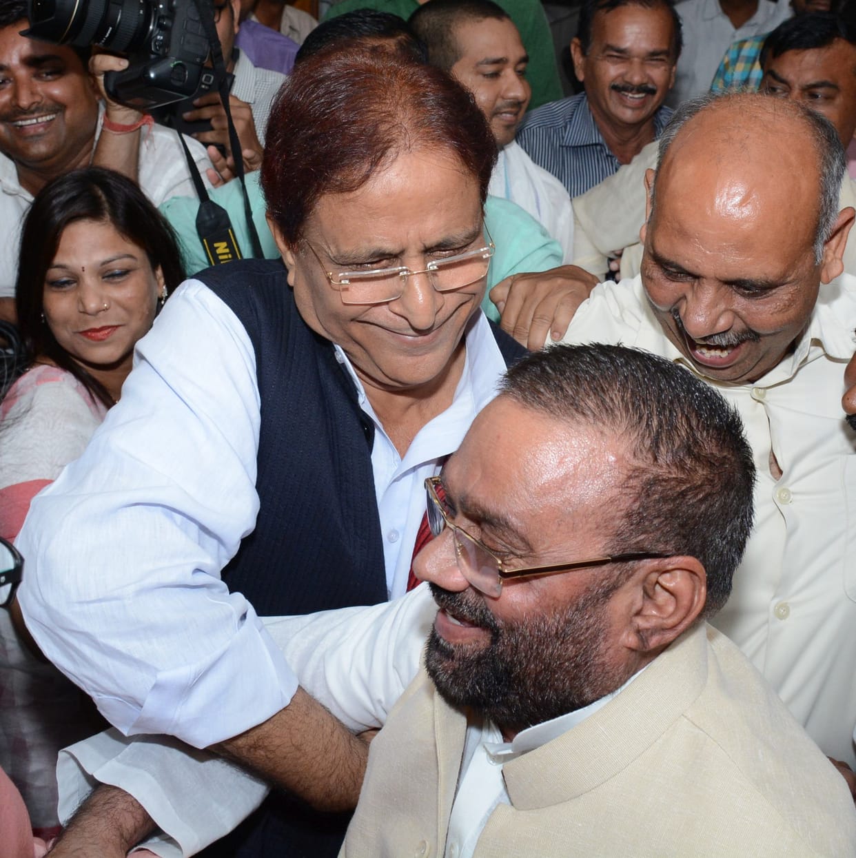 swami prasad maurya joins hand with SP.