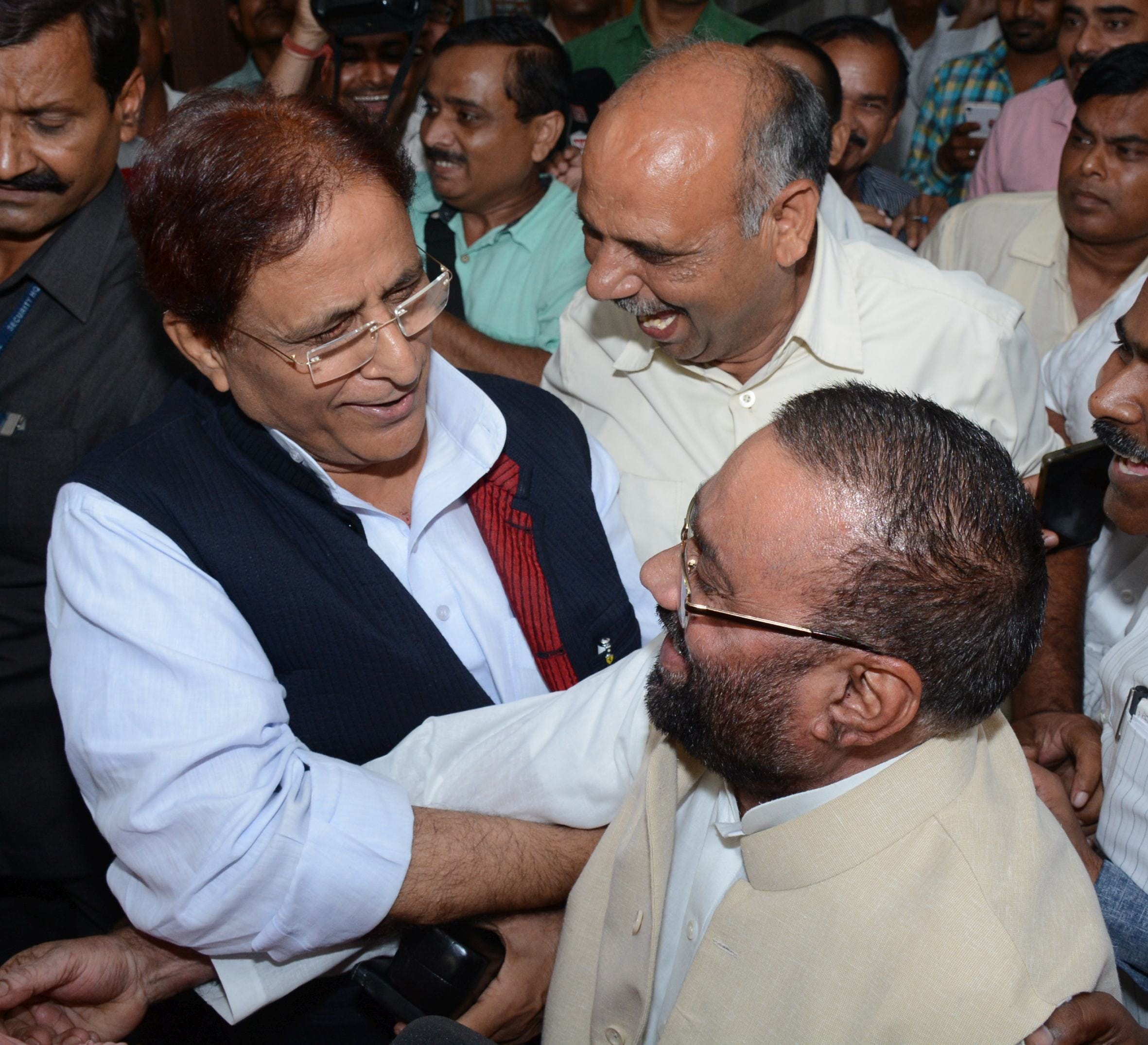 swami prasad maurya joins hand with SP.