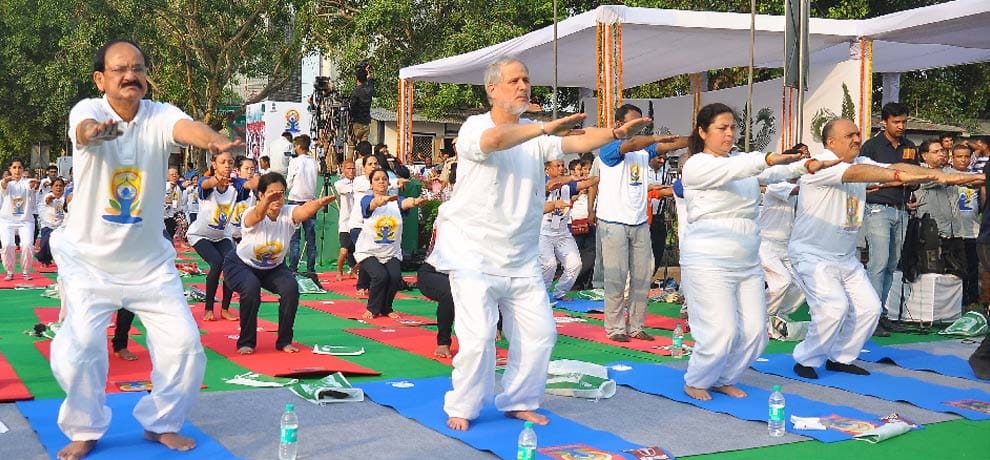 Yoga Day special pictures that you will not stop your laugh