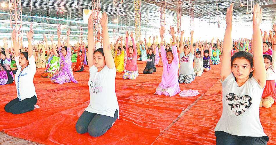 world yoga day, four thousand do yoga, Dera Sachcha sauda, DC, Jail, SDM, Sirsa