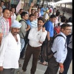 फाल्ट ने ट्रेनें कराई लेट