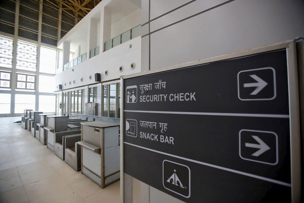 Govt to convert 400 unused airorts into SEZ