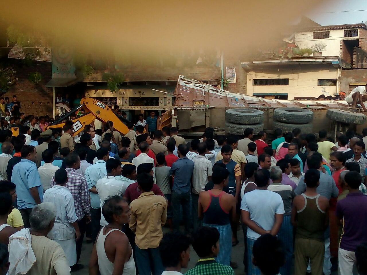 truck accident four people killed in jaunpur