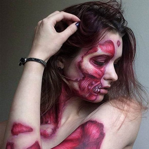 this girl transform herself as horror creature