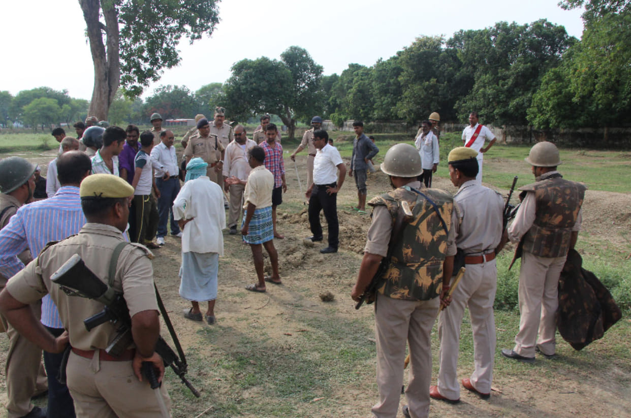 one dead in varanasi in fight of two groups