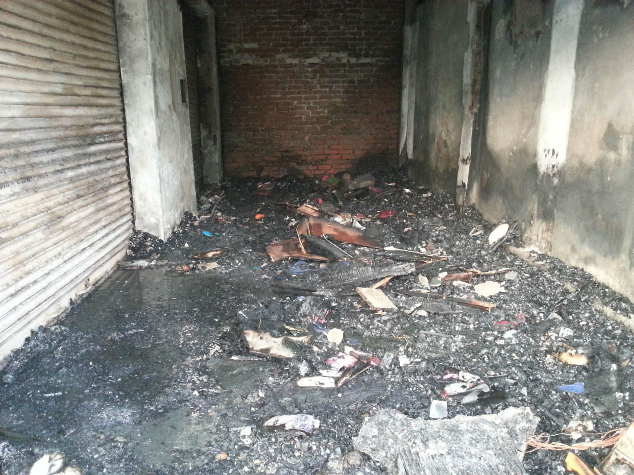Short circuit two shops on fire