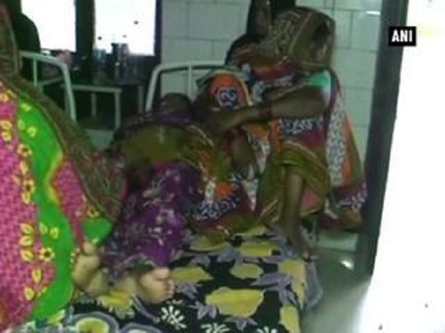 गैंगरेप कर निजी अंगो से की छेड़छाड़
