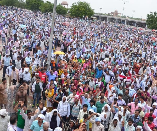 arrest of gram rojgar sevak in lucknow.