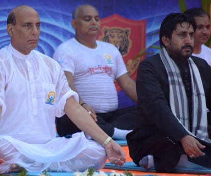 Maulana yasoob says there is no evil in chanting om.