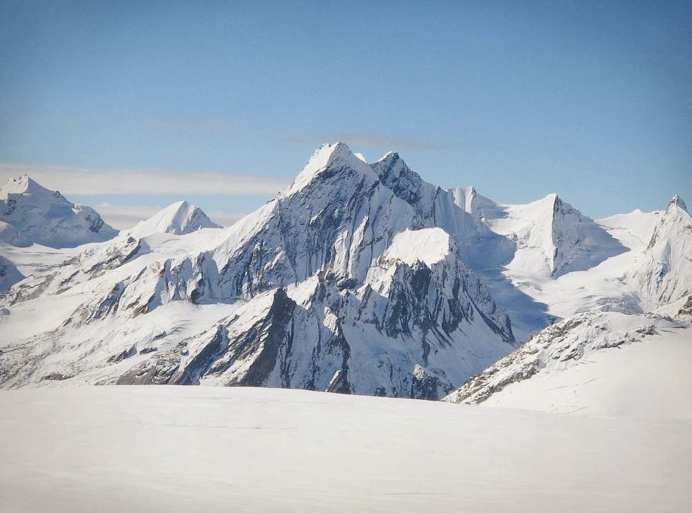 mountainier stuck in snow peak crack