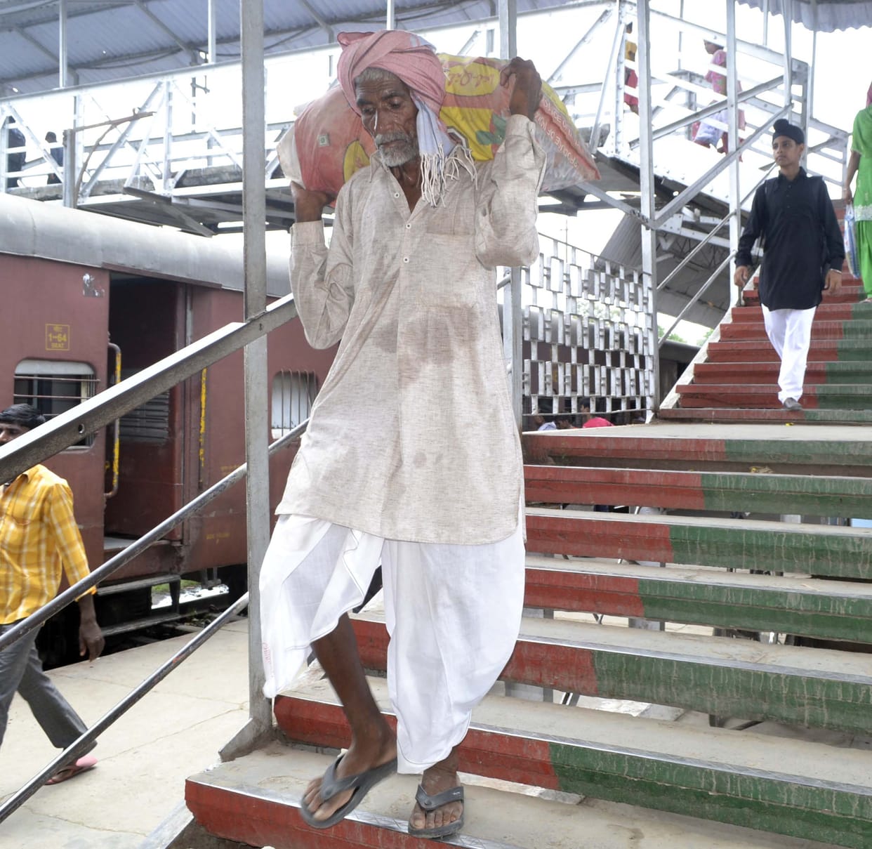 Patients, elderly Make trouble Foot Bridge