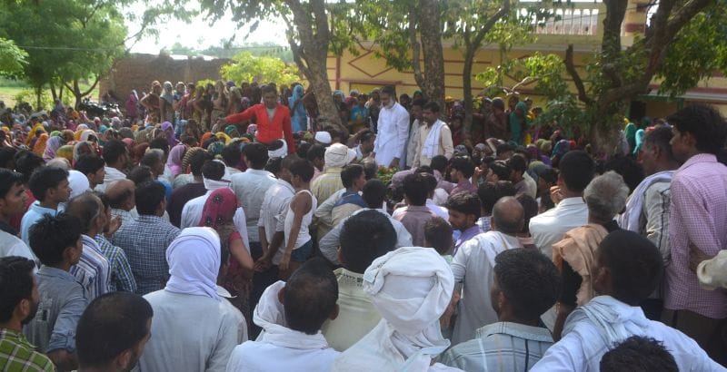 People descended the final farewell to martyr inspector