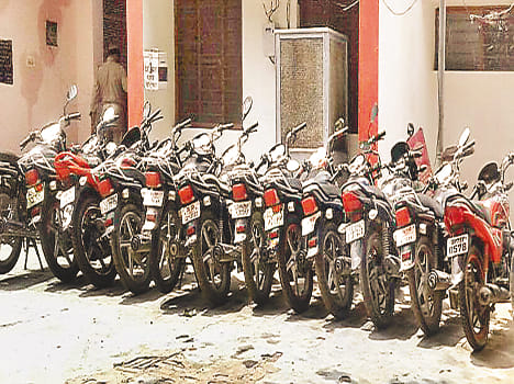 12 arrested, including the leader of vehicle thieves