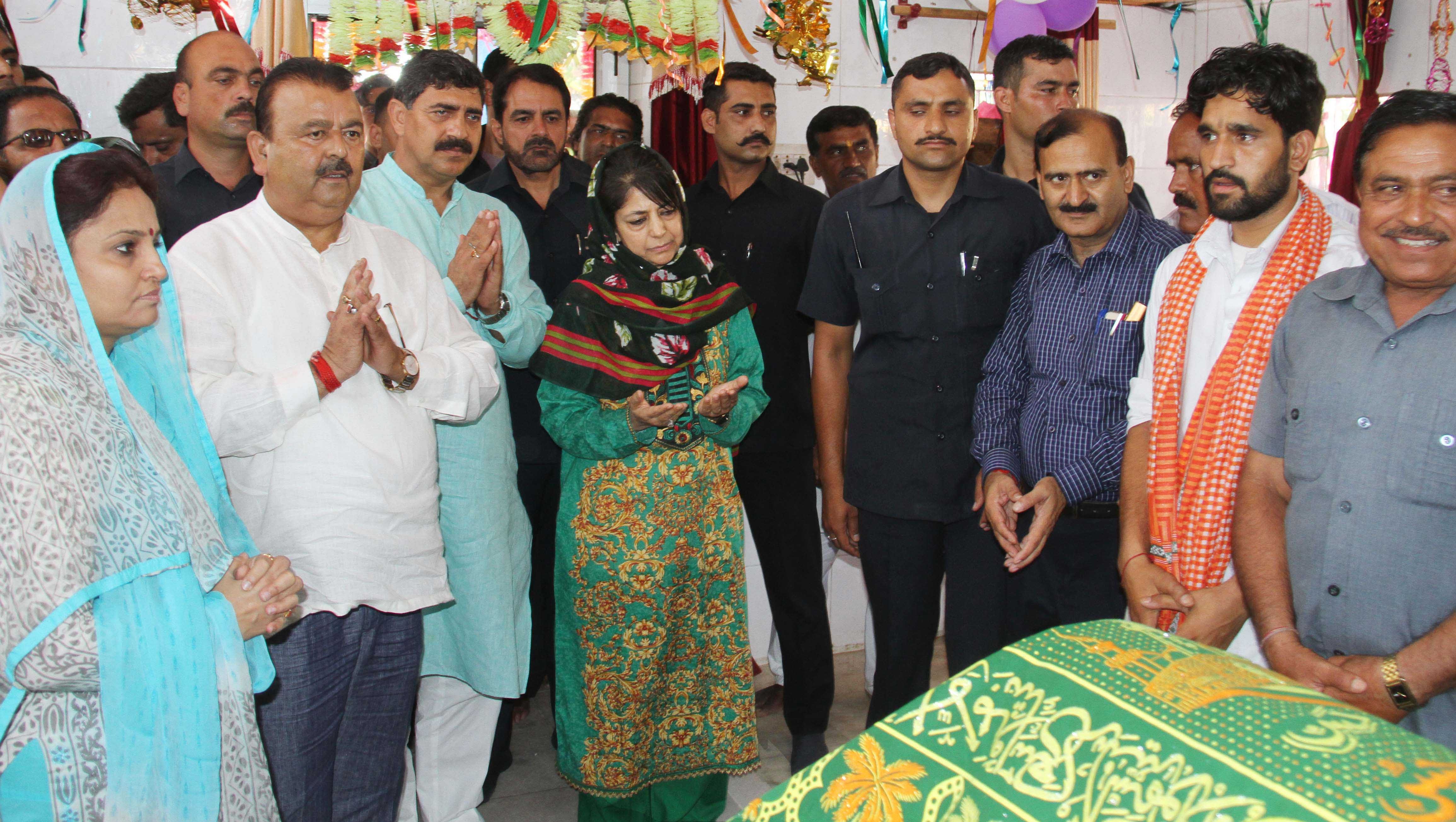 Baba Cmaliyal Fair on border