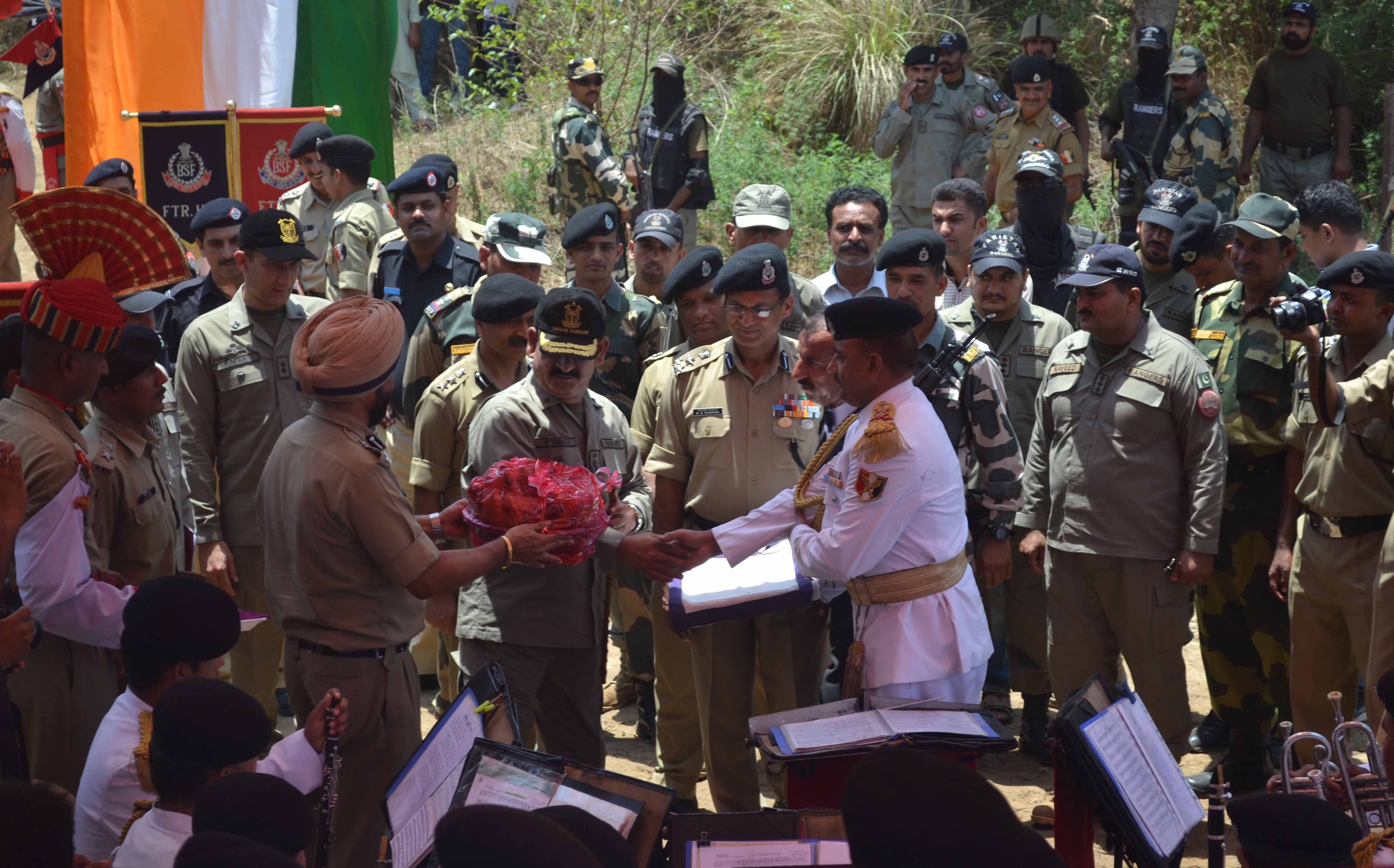 Baba Cmaliyal Fair on border