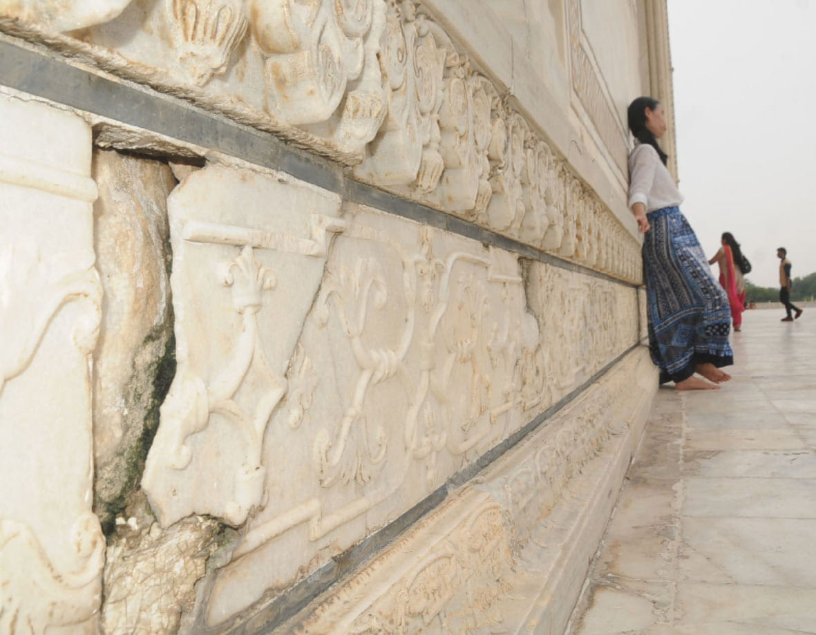 negligence in take care of taj mahal