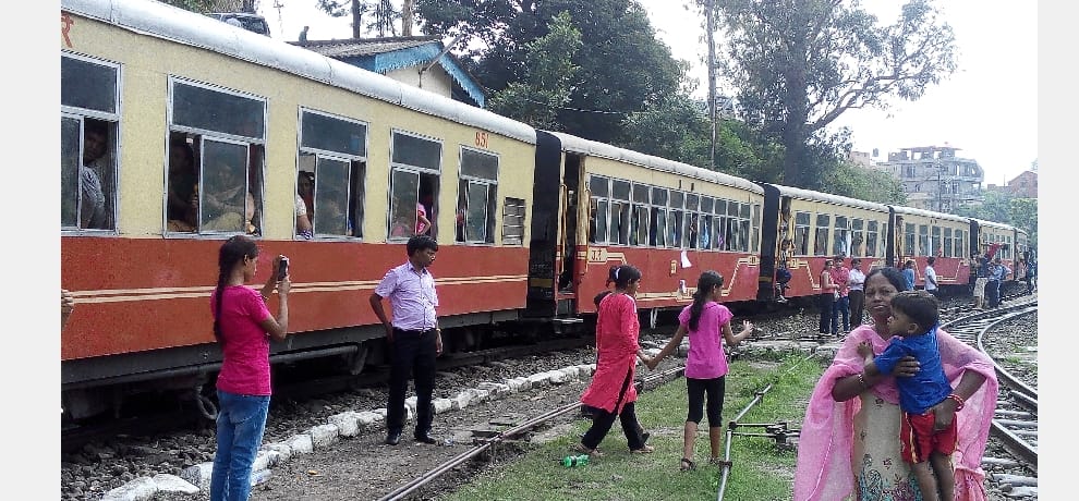 shimla kalka Railway trains delayed due to technical fault.