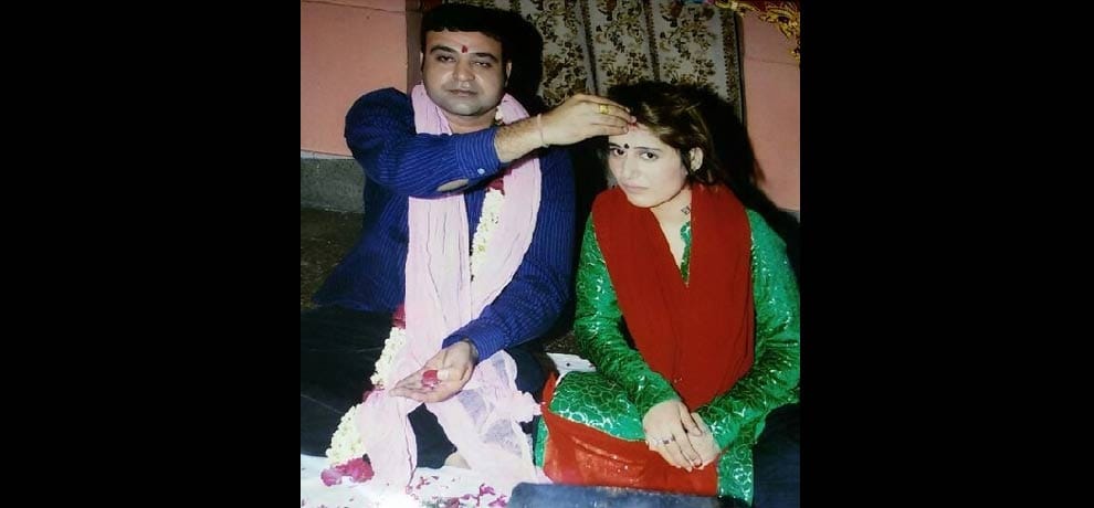 actress alisha said threat to husband.