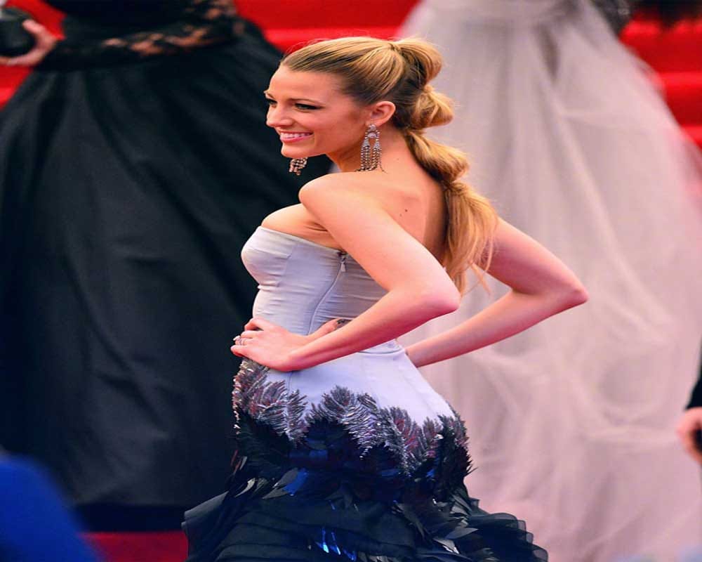 Want new hairstyle,try bubble ponytail