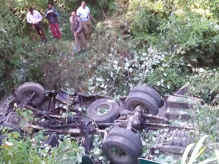 hrtc plunged into a gorge near mandi 1 dead 24 injured