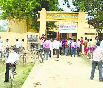 Seized 359 cattle, five smugglers arrested