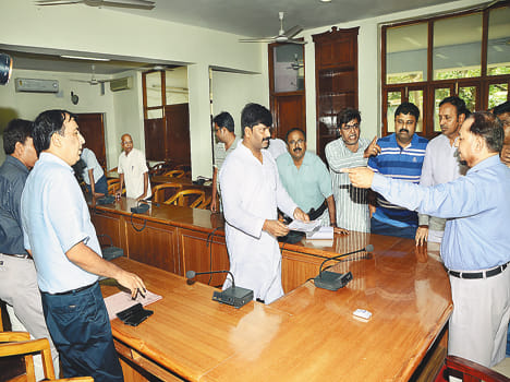 Commercial officers arrived at the meeting