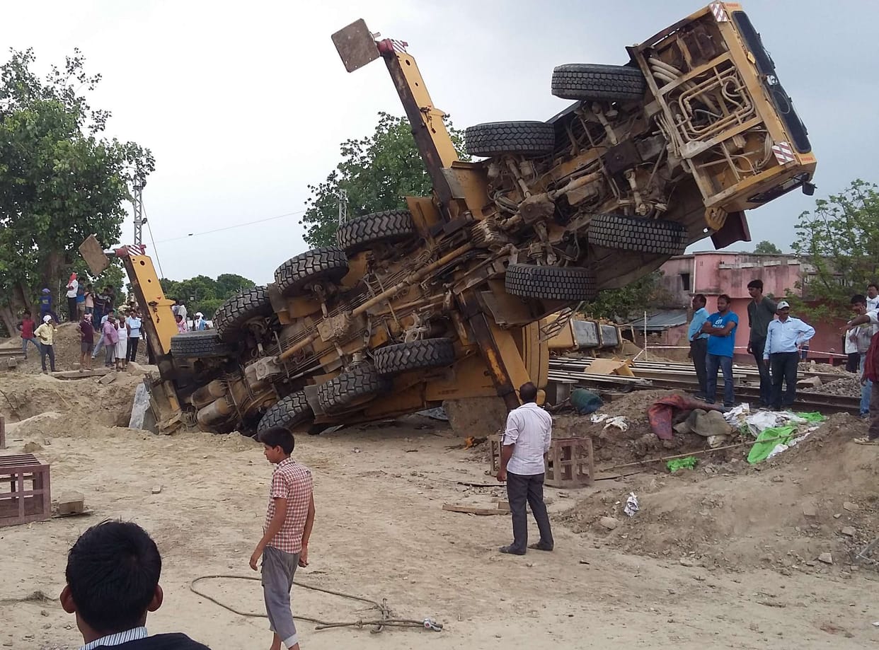 Crane overturns Allahabad Mughal route disrupted railway tracks .