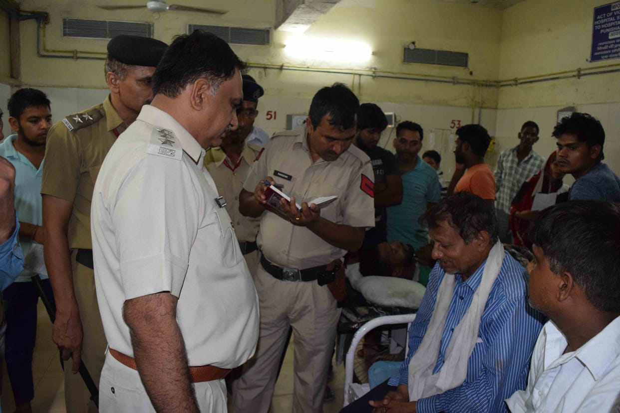 petrol pump employe robbery, chilli, cash robbery, petrol pump, gun shot, firing, rohtak