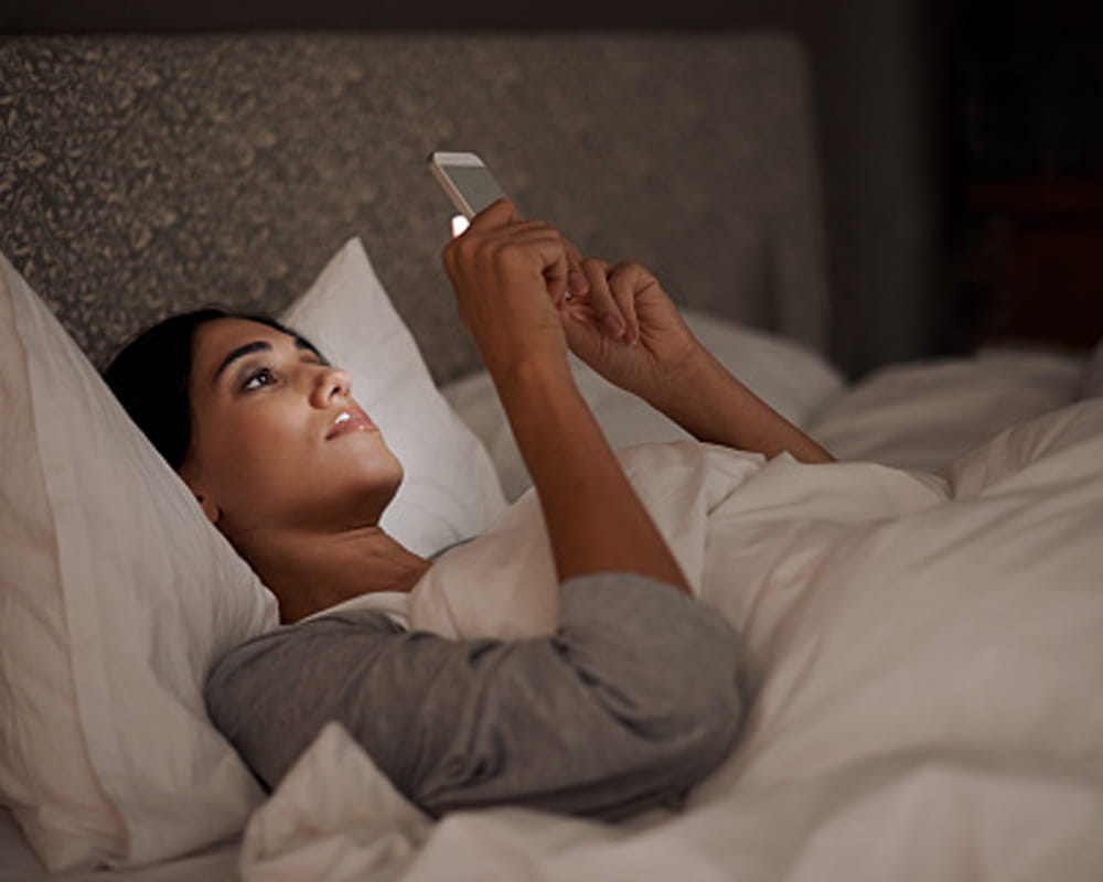 disadvantages of using phone in no light