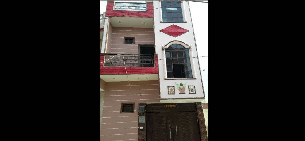 Shot himself after killing wife in delhi