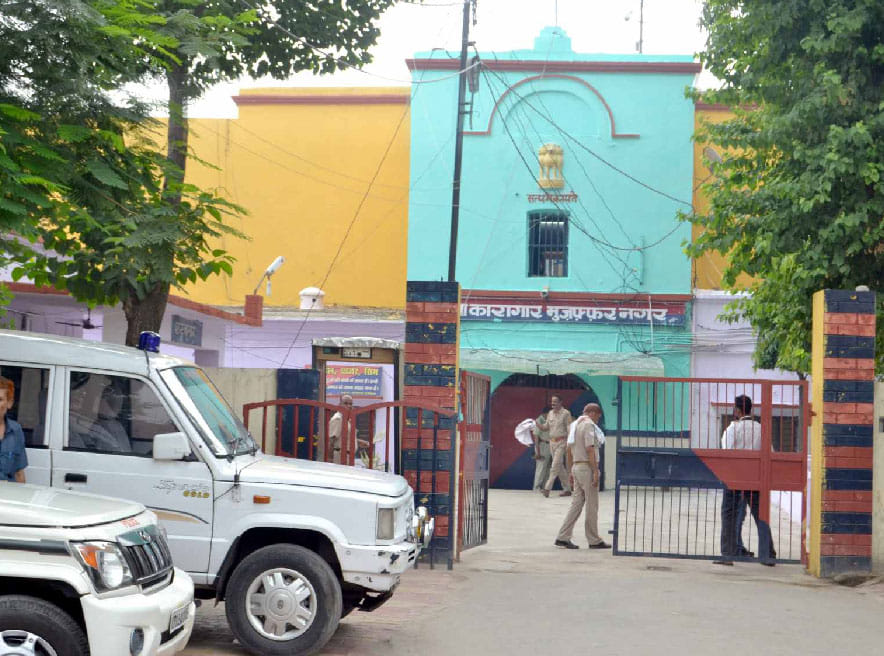 Conflict in UP 's Muzaffarnagar jail , a prisoner's death
