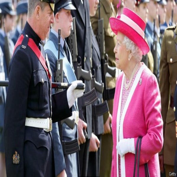 Know: The Secret of the Queen elizabeth's bag
