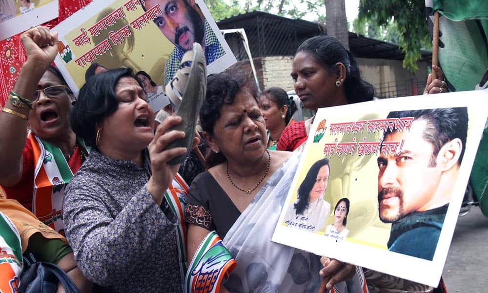 Congress ladies wing supporters protest against Salman Khan