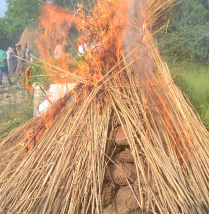 family of dead police inspector in encounter raising questions on police system