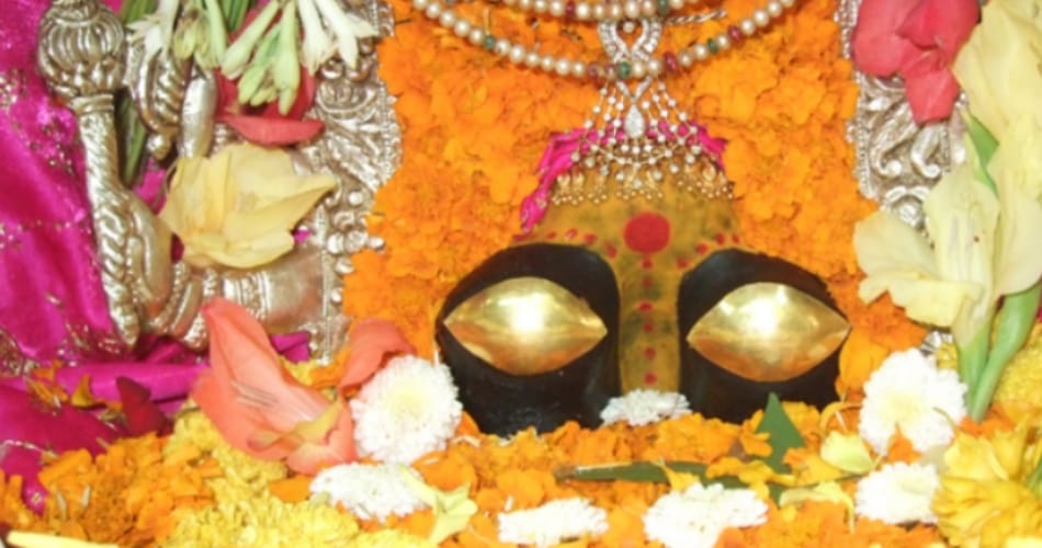 a shaktipeeth naina devi mandir, sikh people have unwavering faith, weird temple, weird places