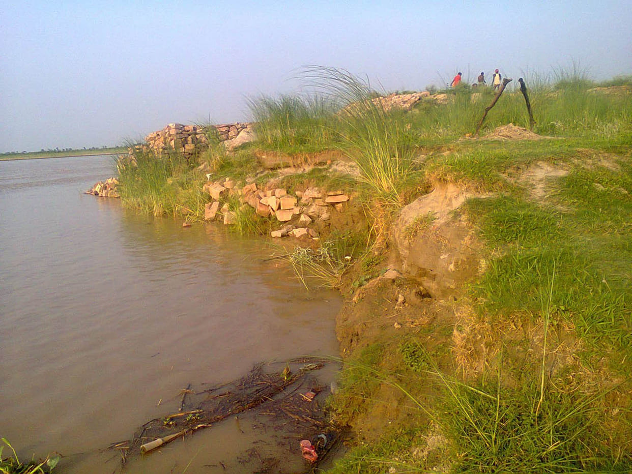 AP damaged embankment along Spron