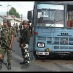 सीआरपीएफ की इसी बस को आतंकियों ने बनाया बनाया