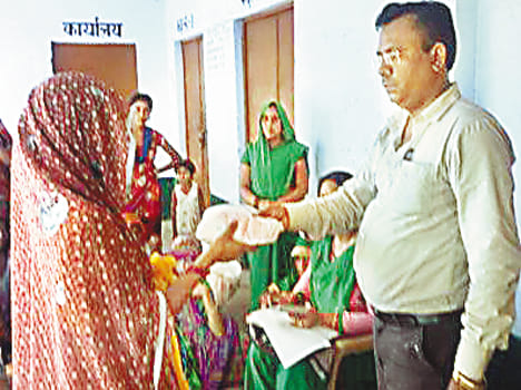 Anganwadi center rang on drums, sang the song Congratulations