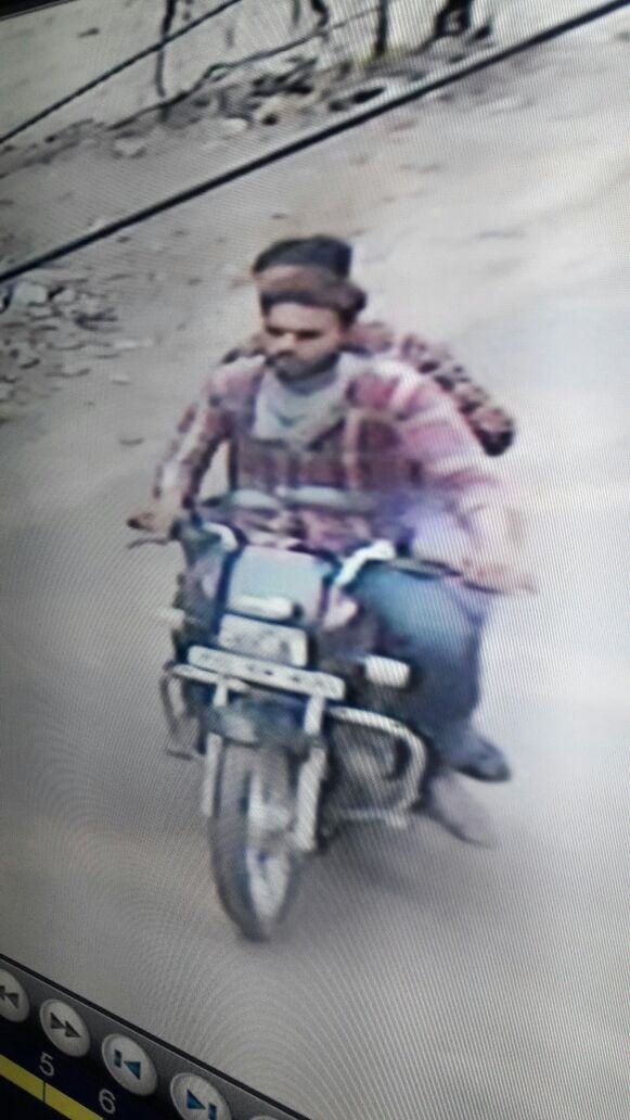 chain snatcher captured cctv footage in lucknow