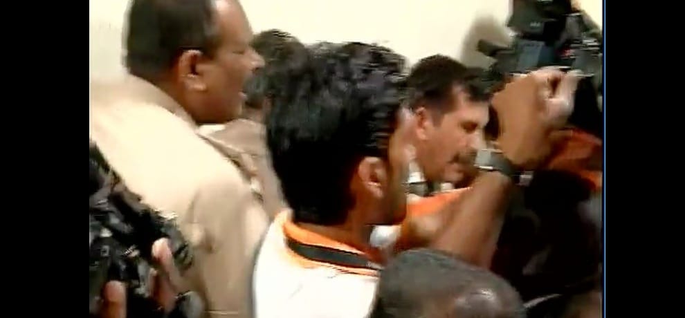 aap mla dinesh mohaniya arrested during press conference by delhi police