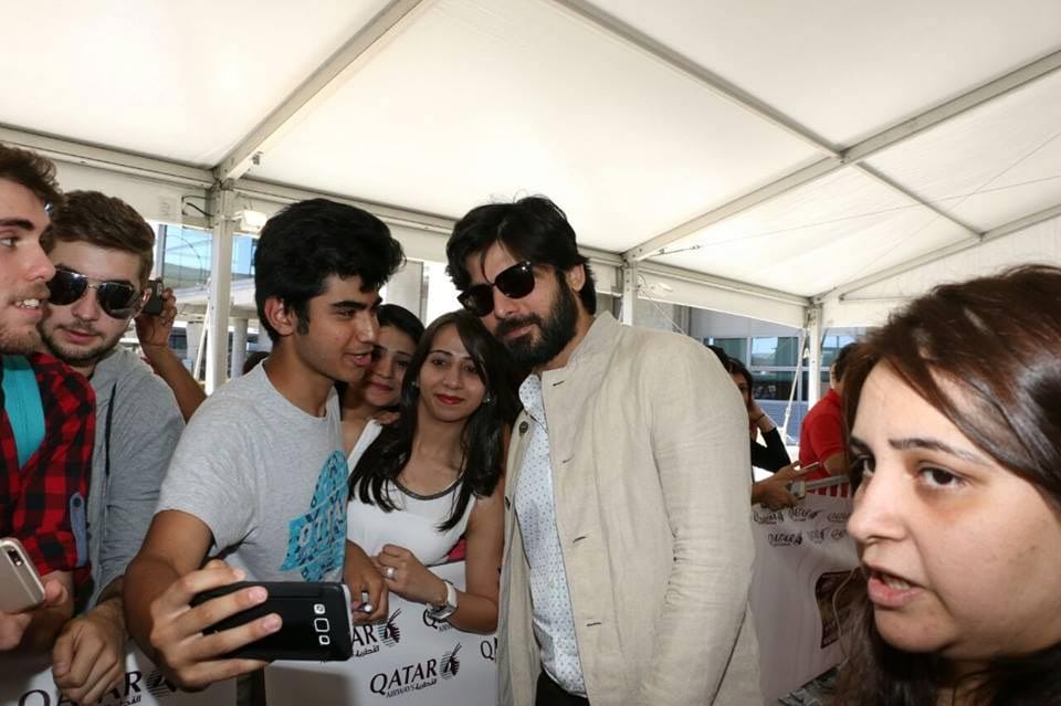 Fawad Khan goes down on his knees for Deepika