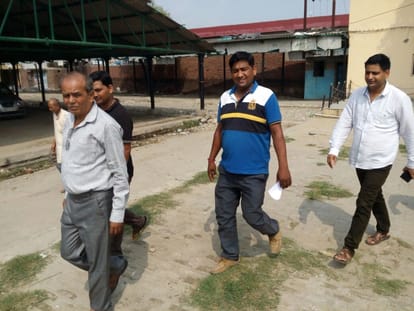 vigilance team arrested revenue inspector with bribe.
