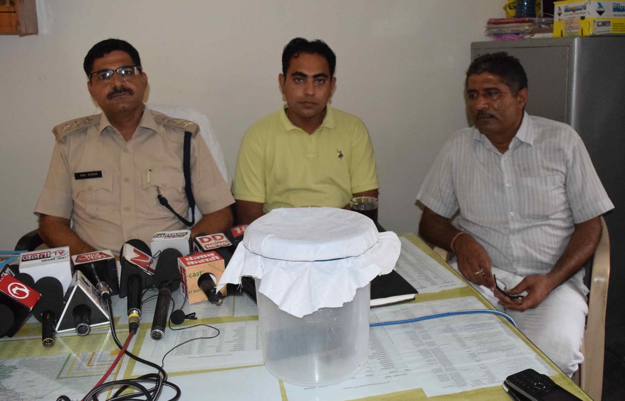 Gulab Restaurant : firing two million extortion, caught two minor, crime in rohtak