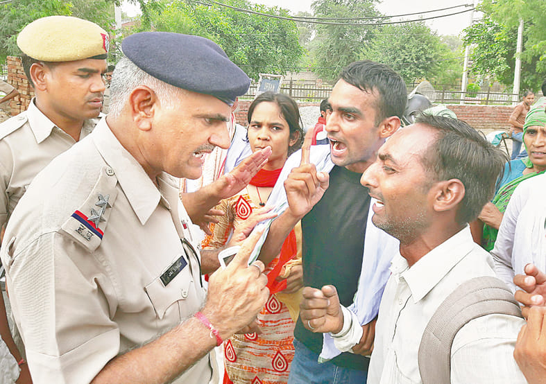 Uproar demanding the arrest of the doctor, who blocked the road