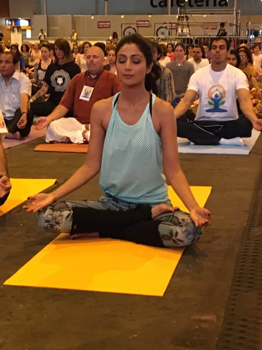 Shilpa shetty's yoga class in Real Madrid